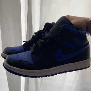 Blue & Black Air Jordan 1 mid 💙🖤